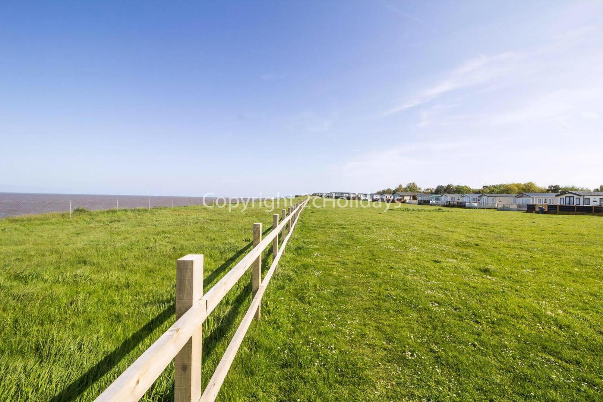 Beautiful Lodge With Full Sea Views At Broadland Sands In Suffolk Ref 20235Bs Hopton on Sea Экстерьер фото