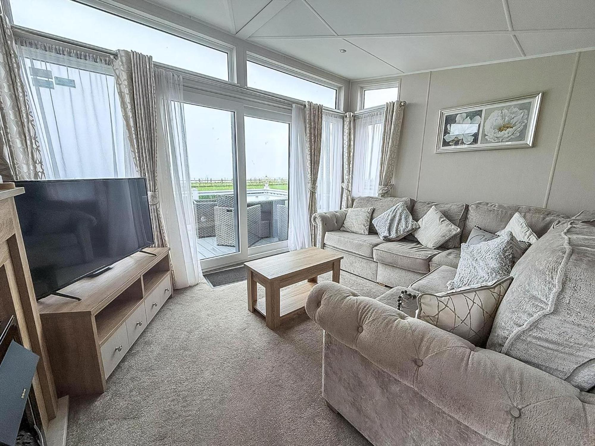 Beautiful Lodge With Full Sea Views At Broadland Sands In Suffolk Ref 20235Bs Hopton on Sea Экстерьер фото